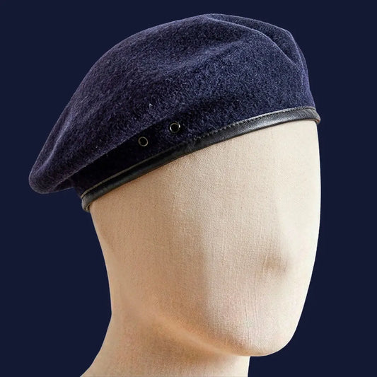 Béret basque homme en laine bleu porté de profil