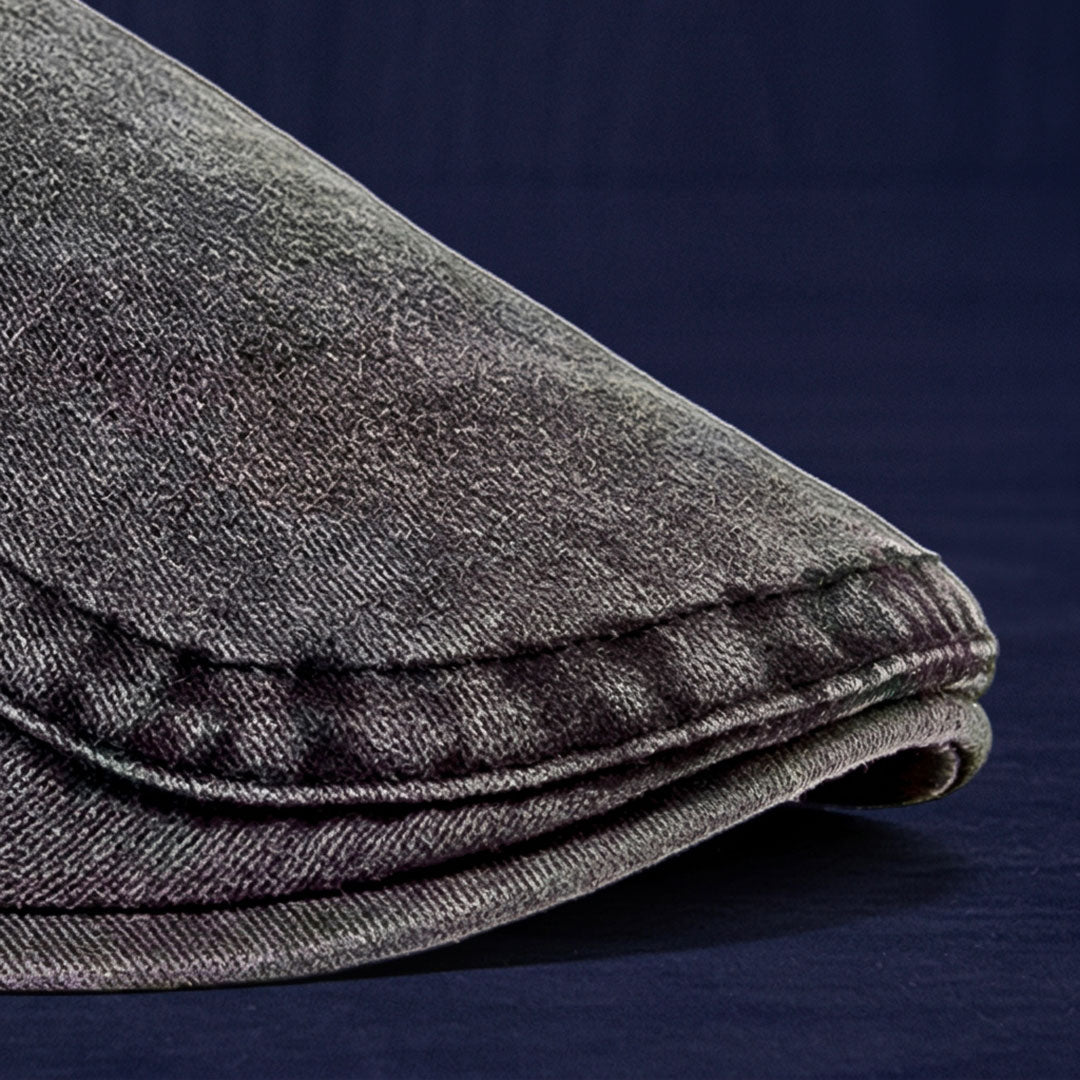 Détail de la visière du béret casquette en coton