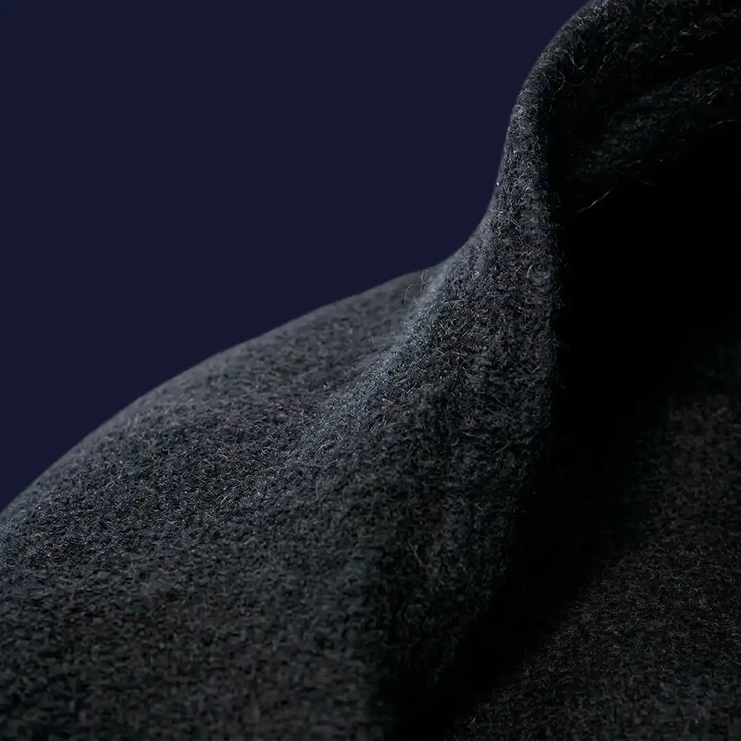 détail matière laine béret basque femme noir Cynthia - La Maison du Béret