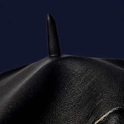 Gros plan tige centrale béret basque femme simili cuir Anna noir - La Maison du Béret
