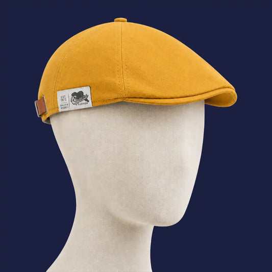 Béret casquette Enzo en coton jaune moutarde porté
