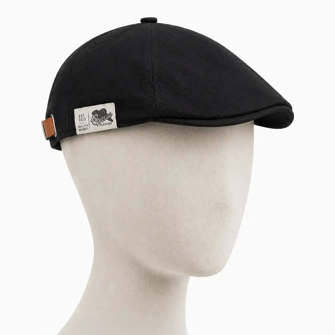 Béret casquette Enzo en coton noir porté