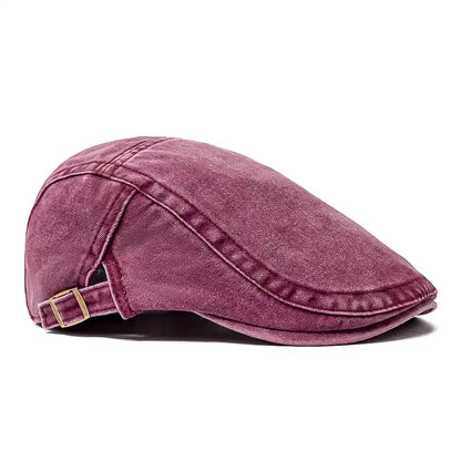Casquette plate en coton rouge avec boucle dorée sur sangle ajustable