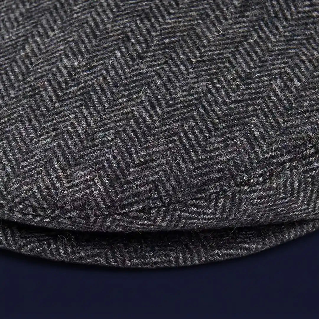 Gros plan texture laine chevrons casquette plate Daniel coloris gris - La Maison du Béret