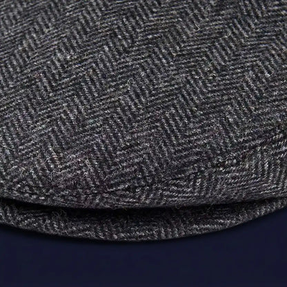 Gros plan texture laine chevrons casquette plate Daniel coloris gris - La Maison du Béret