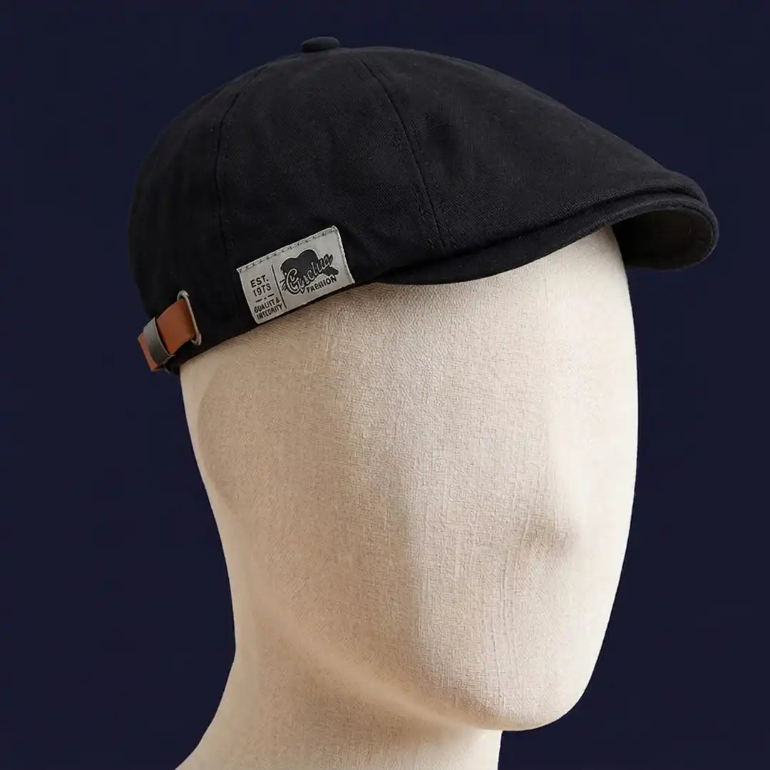 Casquette plate unisexe coton noir Enzo sur mannequin - La Maison du Béret