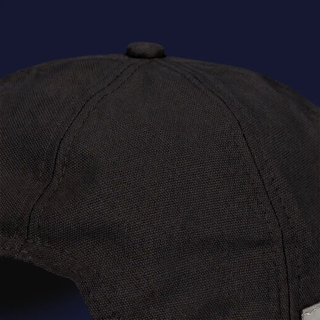 Gros plan texture coton dessus casquette plate unisexe Enzo noire - La Maison du Béret