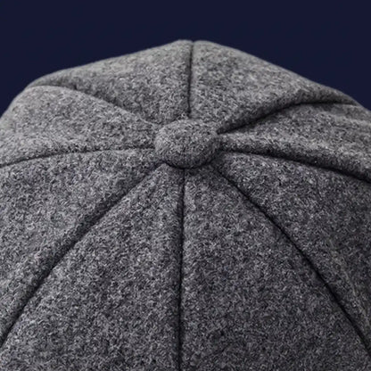 Gros plan coutures dessus béret gavroche unisexe Aurore coton gris - La Maison du Béret